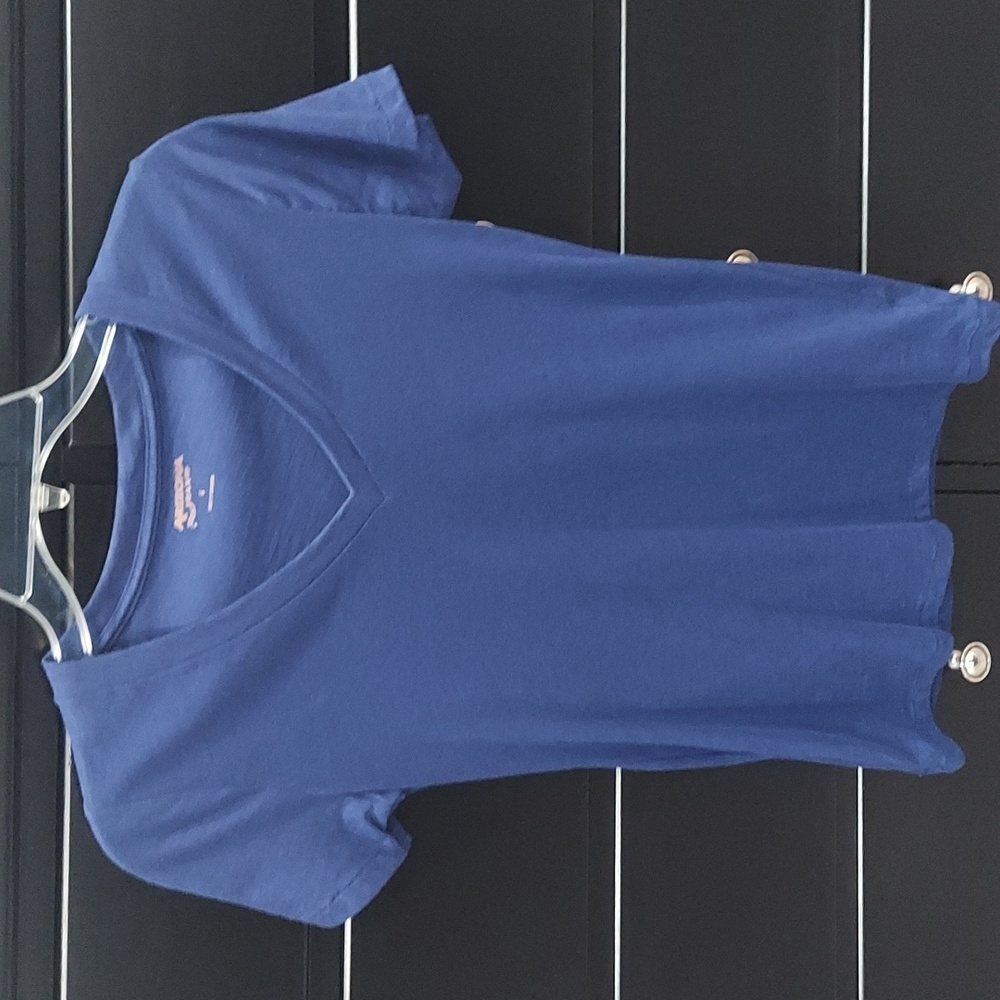 Arizona Jean Co V-Neck T-Shirt
